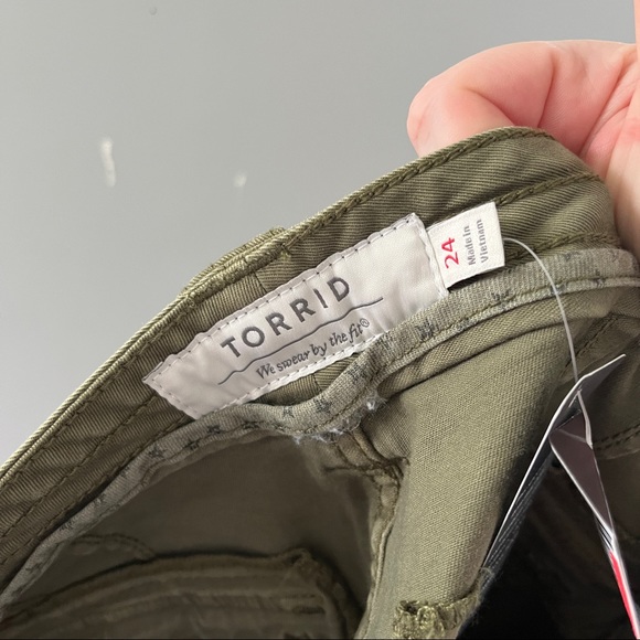 NWT Torrid Military Crop Pants Olive Green Size 24 - Picture 6 of 9